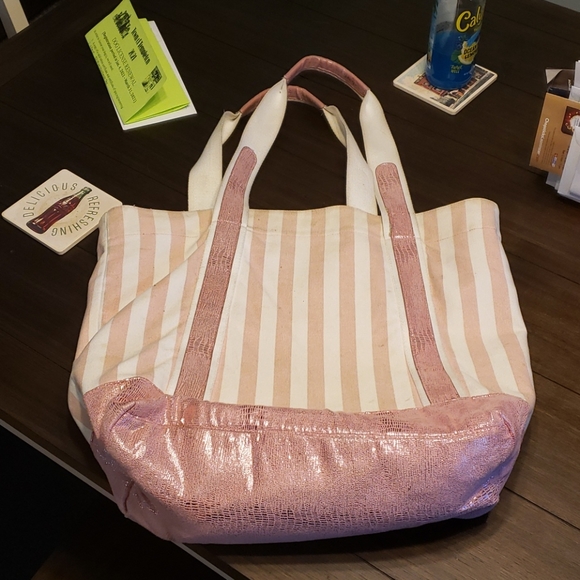 Pink overnight bag - Picture 2 of 3